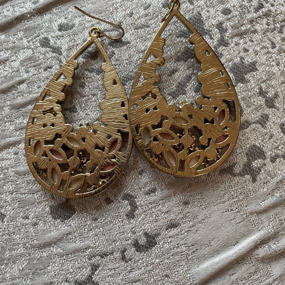 Earings - Picture 5 of 6
